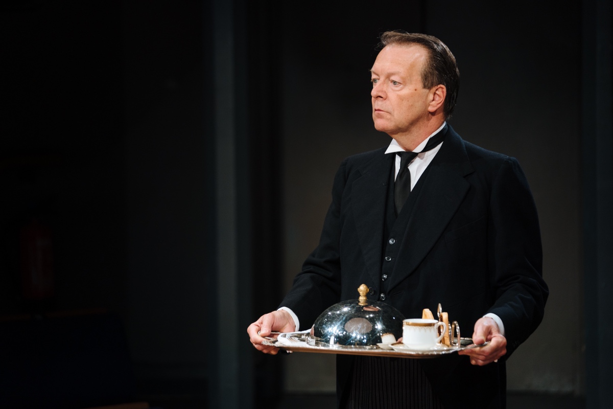 John Hudson in While the Sun Shines - Orange Tree Theatre - photo by ...